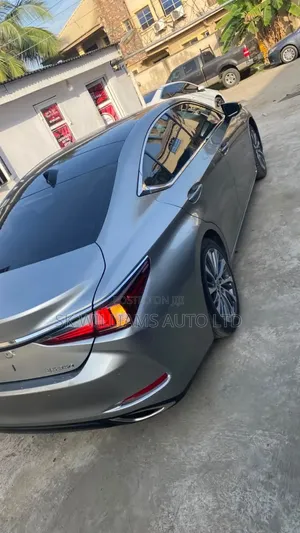 Lexus ES 2019 Gold