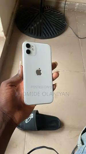 Apple iPhone 11 64 GB White