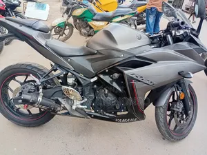 Yamaha R3 2023 Black