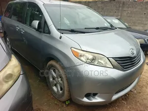 Toyota Sienna LE 8 Passenger 2012 Silver