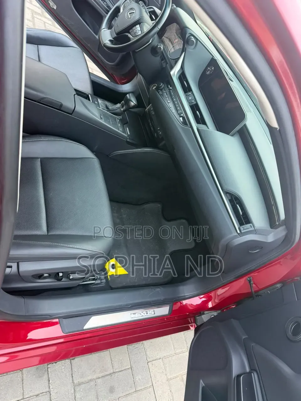 Lexus ES 2019 Red