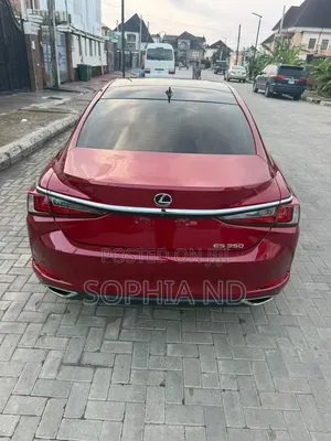 Lexus ES 2019 Red