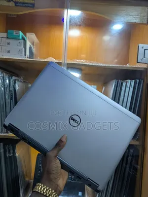 Laptop Dell Latitude 7400 8GB Intel Core i5 HDD+SSD 128GB