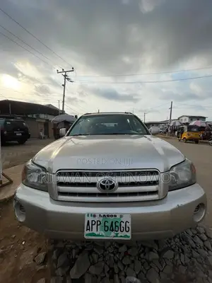 Toyota Highlander V6 2005 Gold