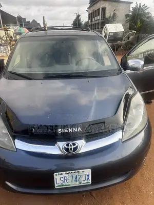 Toyota Sienna 2018 Blue
