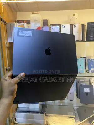 Laptop Apple MacBook Pro 2024 M4 Max 64GB Apple M4 Max SSD 1T
