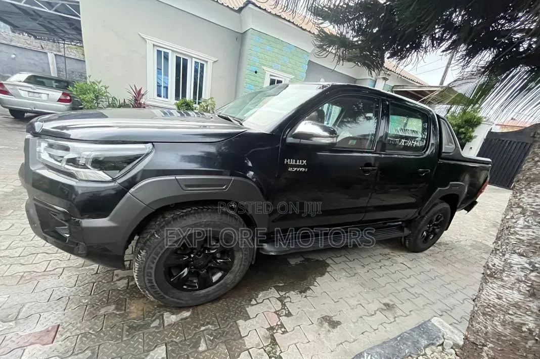 Toyota Hilux 2023 Black