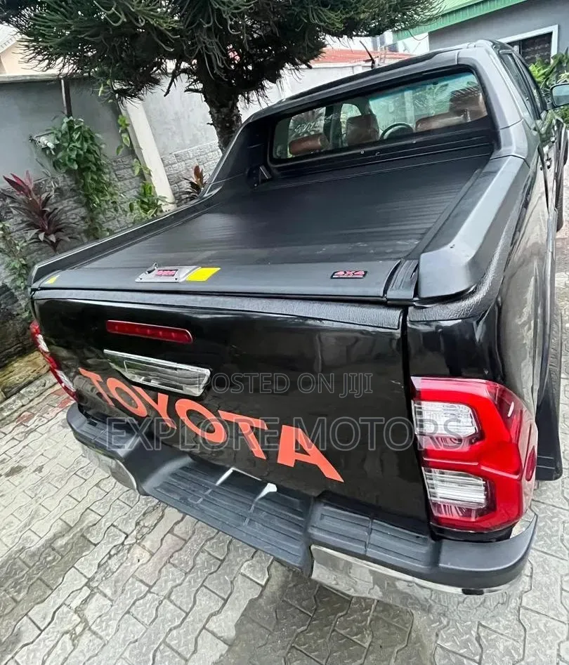 Toyota Hilux 2023 Black