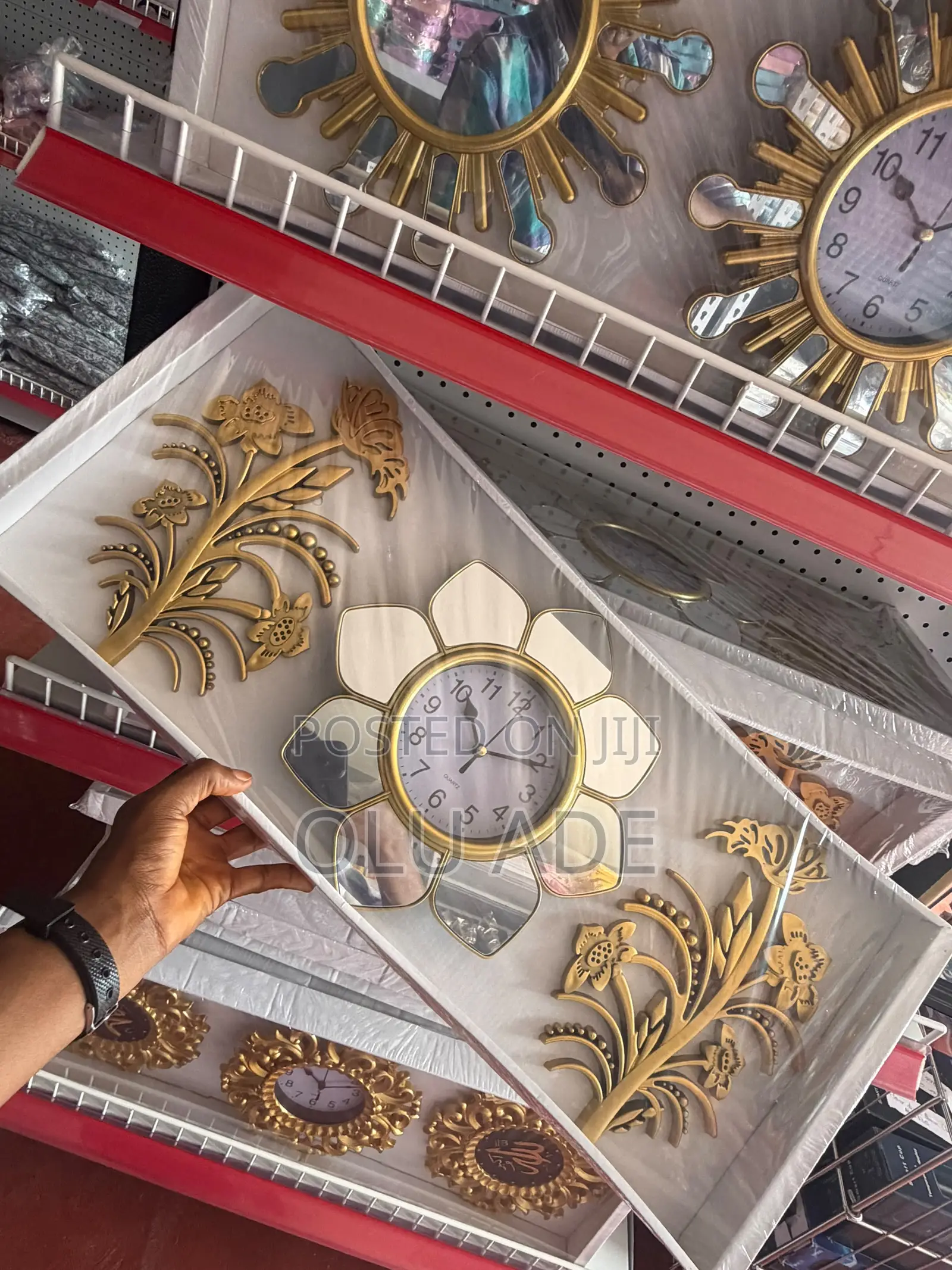 Wall Clock With Frames