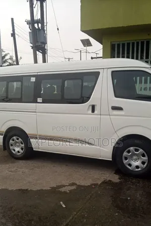 Toyota HiAce 2014 White