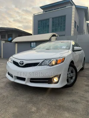 Toyota Camry SE 4dr Sedan (2.5L 4cyl 6A) 2013 White