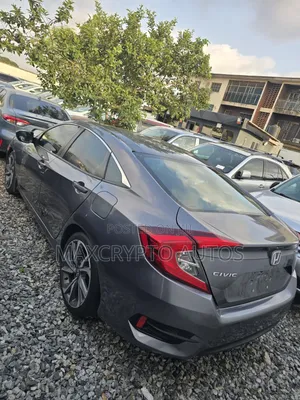 Honda Civic EX-L w/Navi 4dr Hatchback (1.5L 4cyl) 2017 Gray