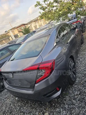 Honda Civic EX-L w/Navi 4dr Hatchback (1.5L 4cyl) 2017 Gray