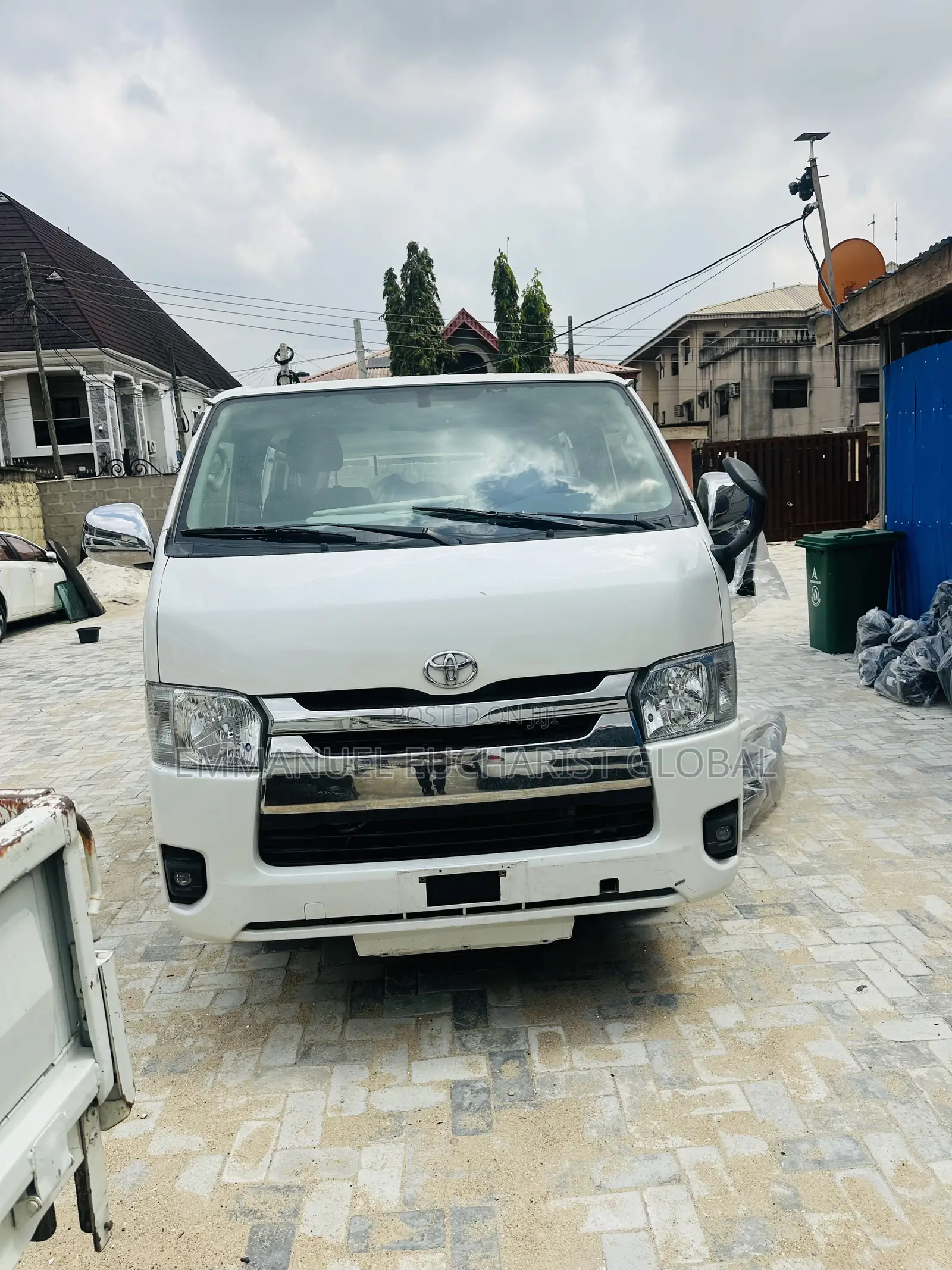 Toyota HiAce 2014 White