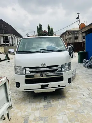 Toyota HiAce 2014 White