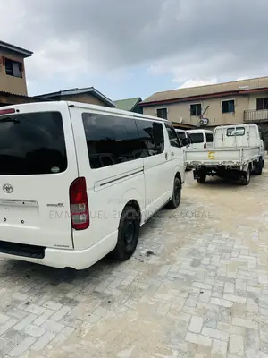 Toyota HiAce 2014 White