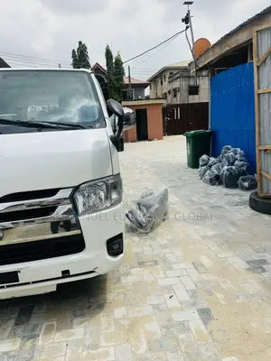 Toyota HiAce 2014 White