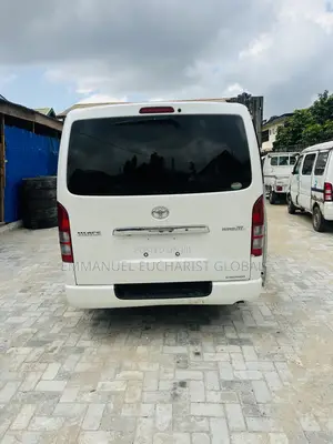 Toyota HiAce 2014 White