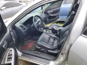 Honda Accord 2004 Silver