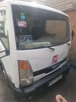 Nissan Truck Cool Room 2004 White