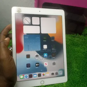 Apple iPad Pro 9.7 (2016) 32 GB Gold