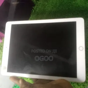 Apple iPad Pro 9.7 (2016) 32 GB Gold