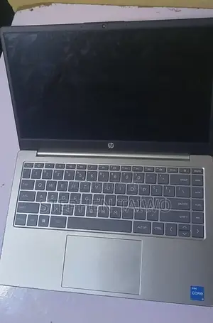 Laptop HP 14-ep0063 4GB Intel Core i3 SSD 256GB