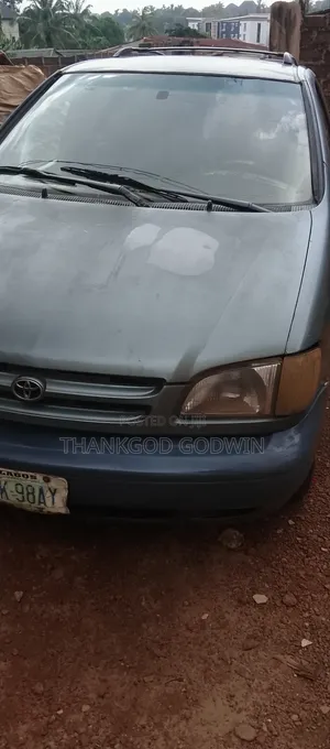 Toyota Sienna 2000 Green