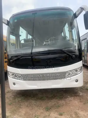 Bus 2017 White
