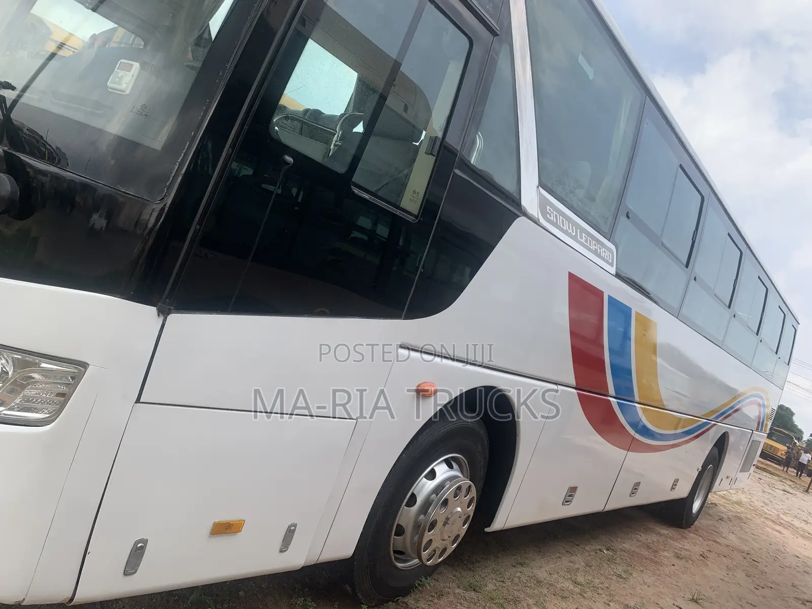 Bus 2017 White