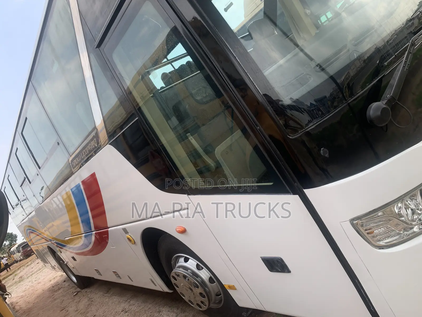 Bus 2017 White