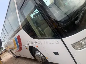 Bus 2017 White