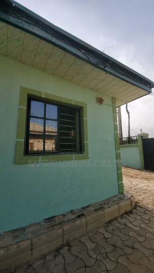 2bdrm Block of Flats in Phase 2 / Jikwoyi for rent