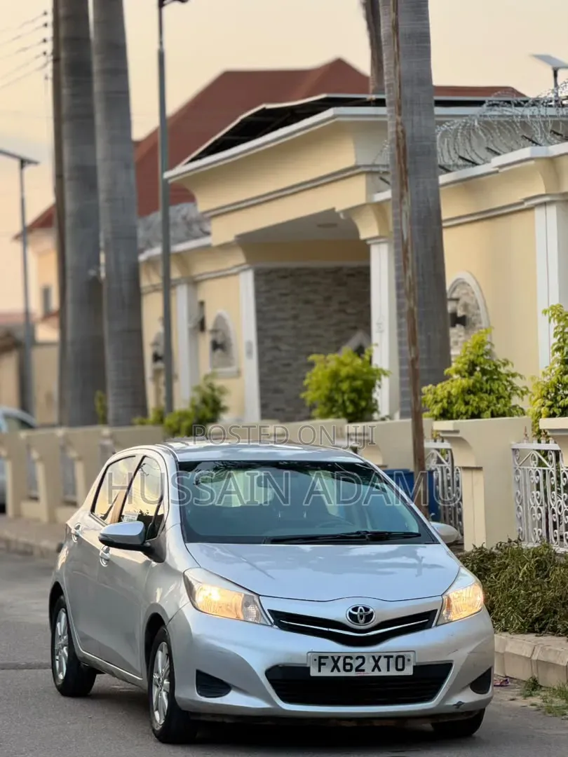 Toyota Yaris 2012 Silver
