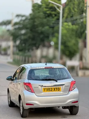 Toyota Yaris 2012 Silver