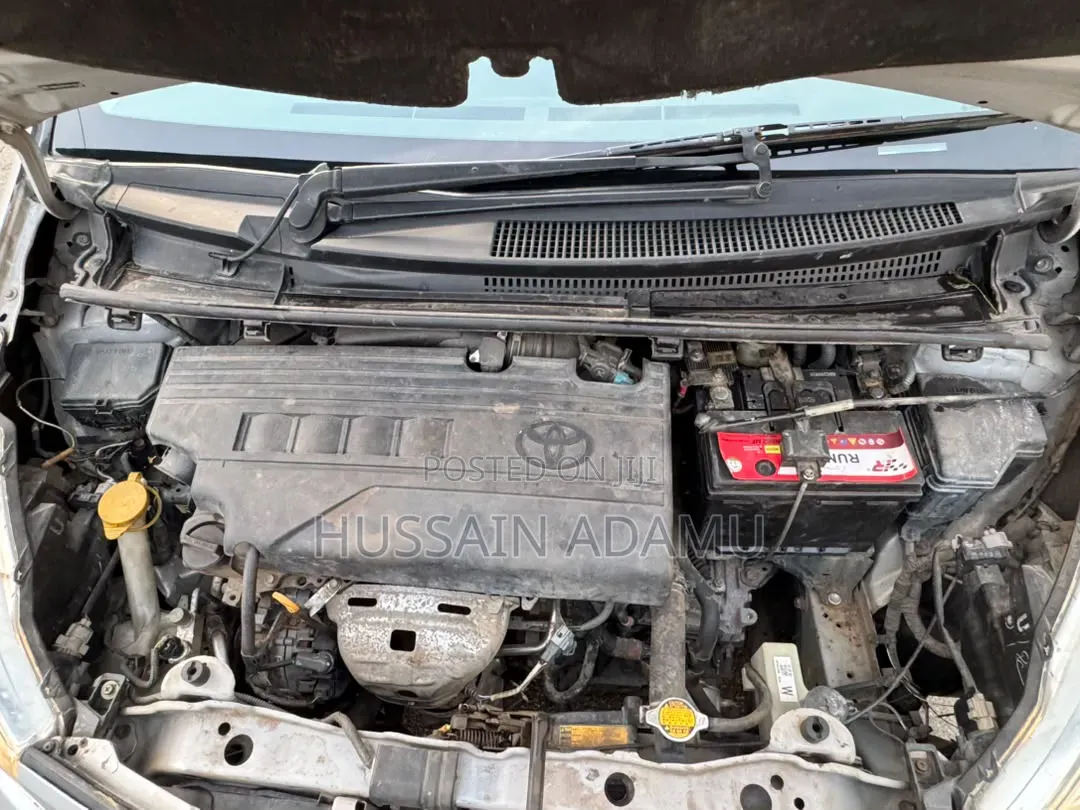Toyota Yaris 2012 Silver