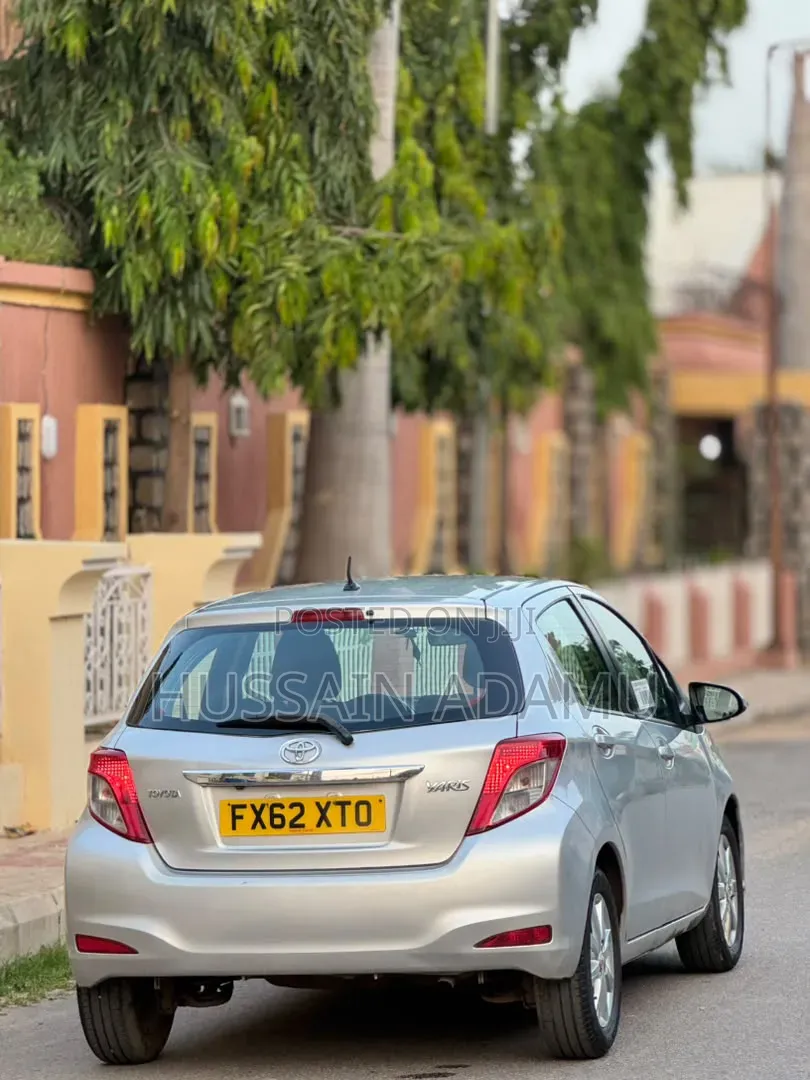 Toyota Yaris 2012 Silver