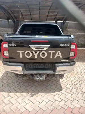 Toyota Hilux 2021 Black