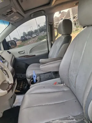 Toyota Sienna 2011 Gray