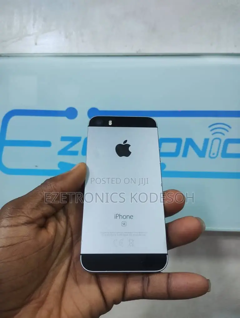 Apple iPhone SE 64 GB Black