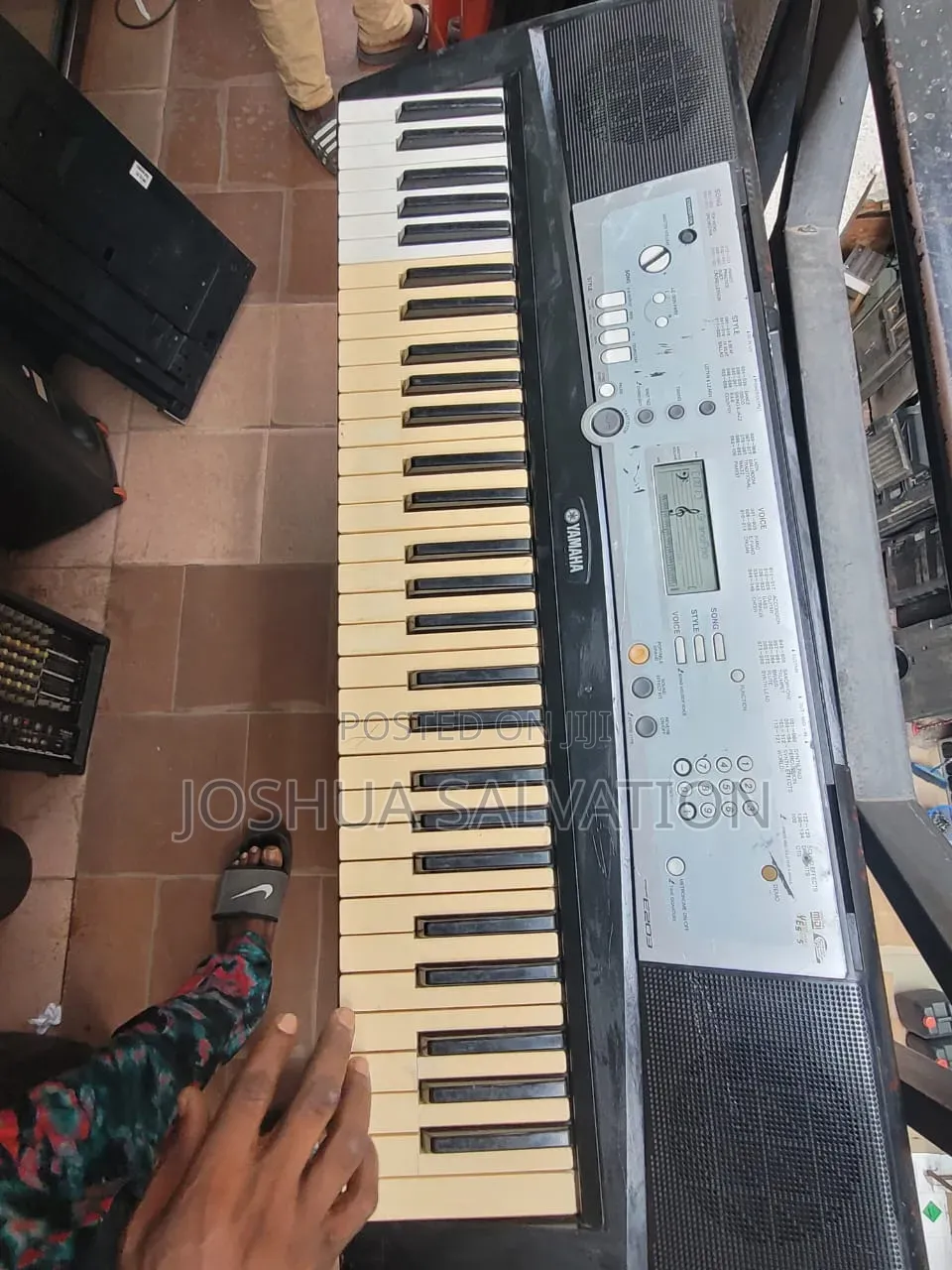 Yamaha E-203