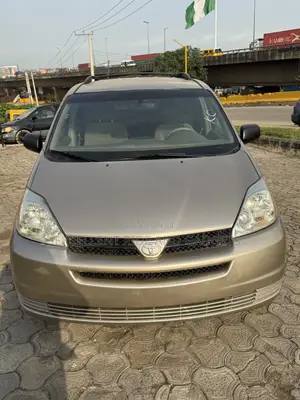 Toyota Sienna 2005 Gold