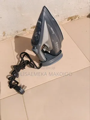 Cord / Cordless Rechargeable Steaming Iron