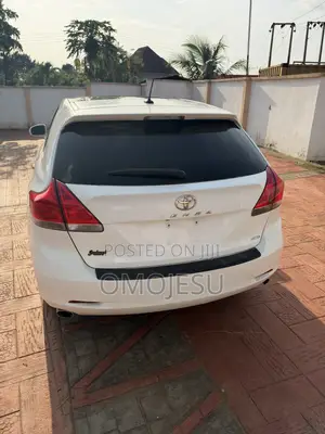 Toyota Venza V6 AWD 2011 White