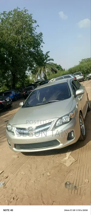Toyota Corolla 2013 Gold