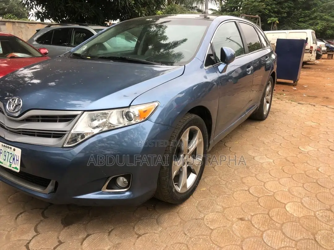 Toyota Venza XLE 2011 Blue