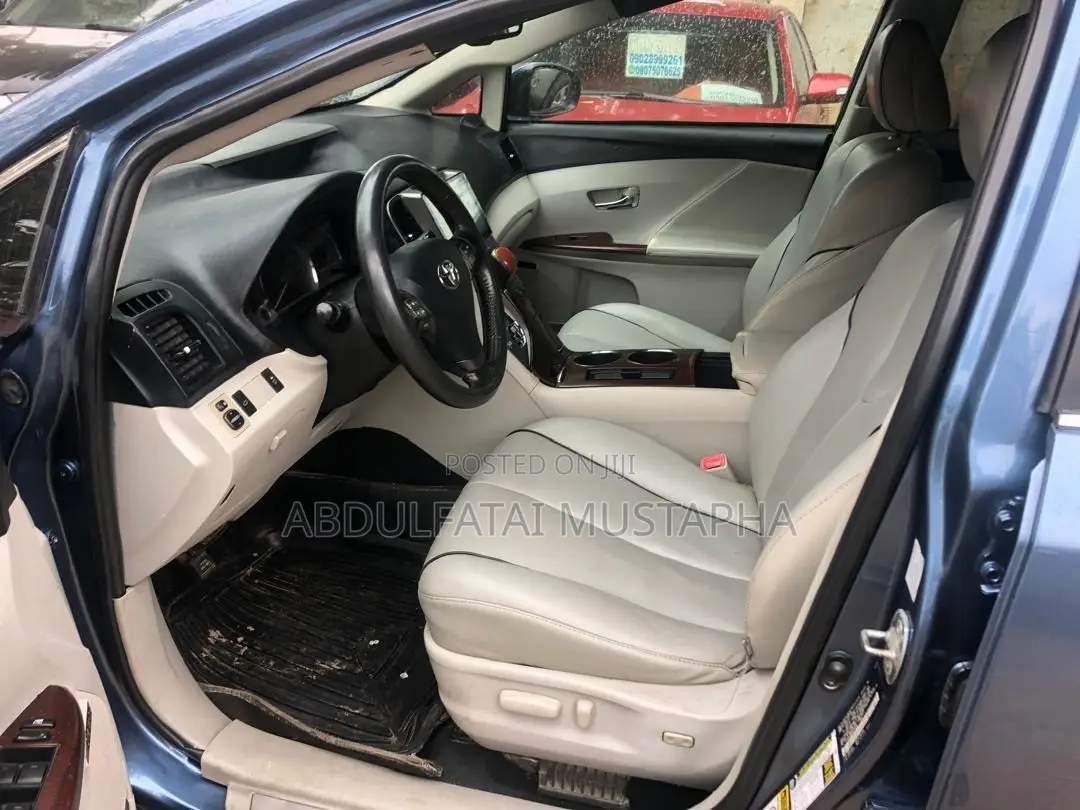 Toyota Venza XLE 2011 Blue