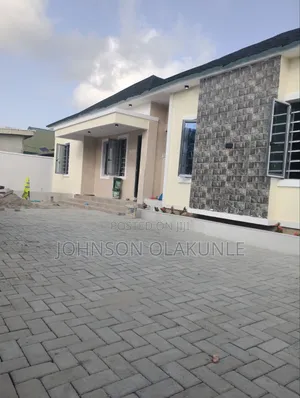 3bdrm Bungalow in Developened, Aiyeteju for sale