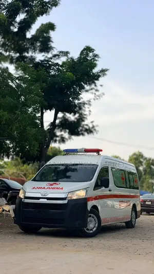 Toyota Grand HiAce 2002 White