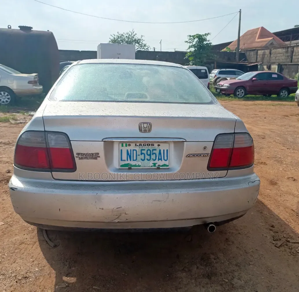 Honda Accord 1998 Silver